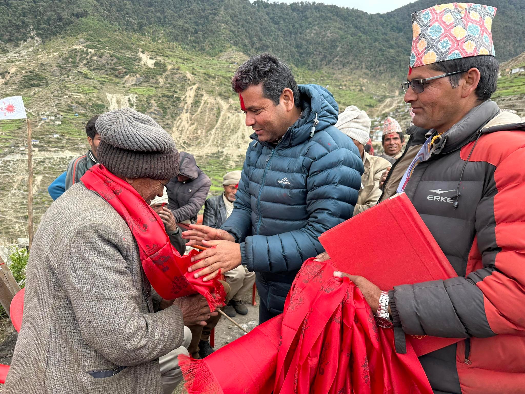 सुनको कचौरामा कौडीको भिख माग्ने हुम्लाका दिन गएः एमाले नेता आचार्य